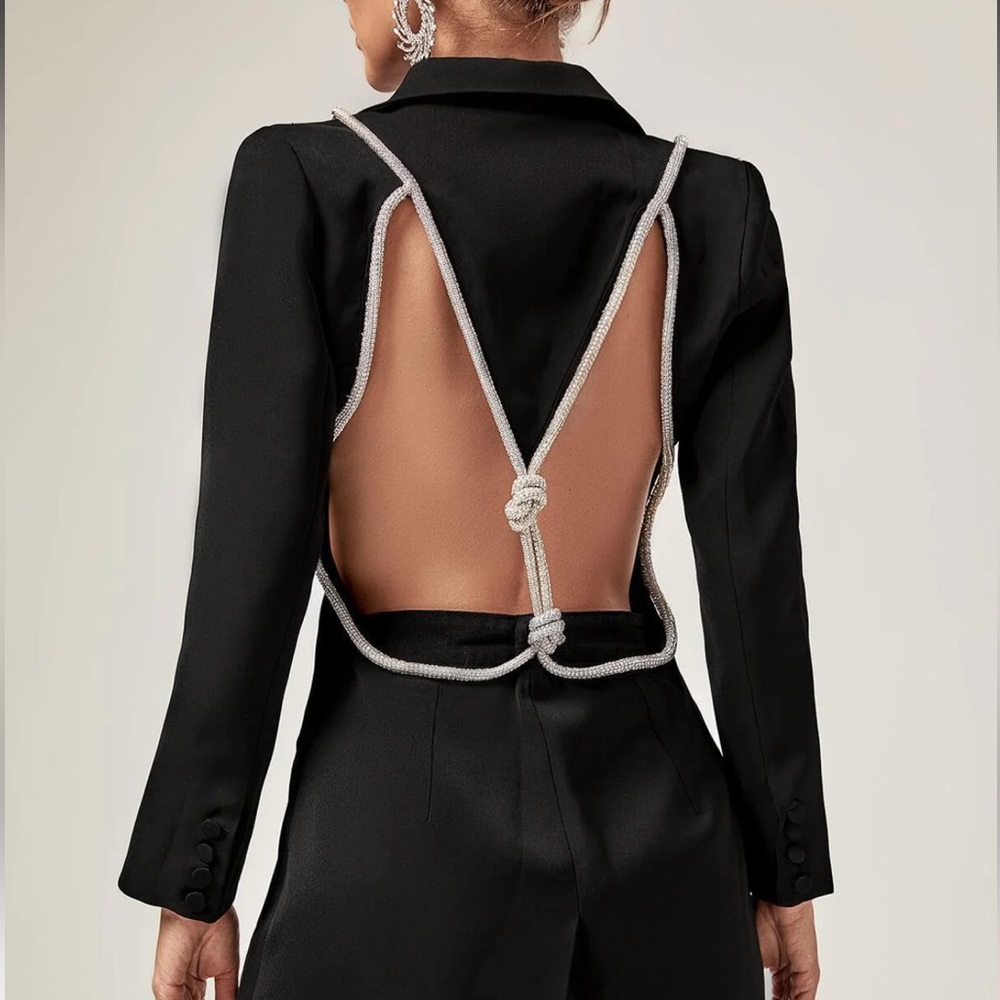 CUTOUT  BACK DIAMOND BLAZER